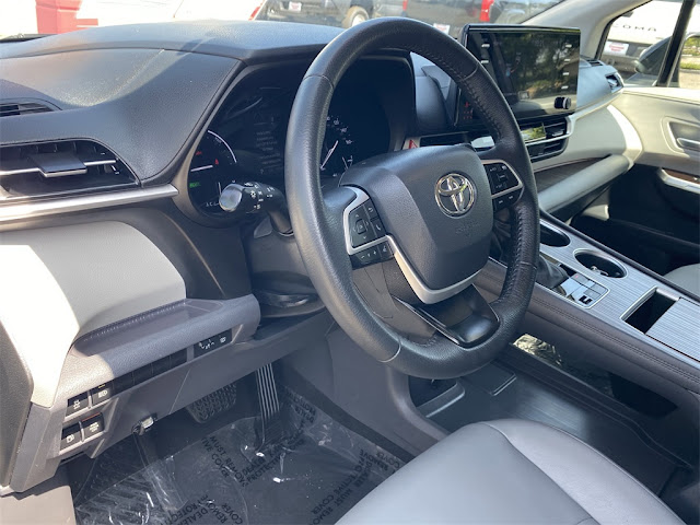 2023 Toyota Sienna XLE