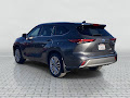 2023 Toyota Highlander Hybrid Platinum