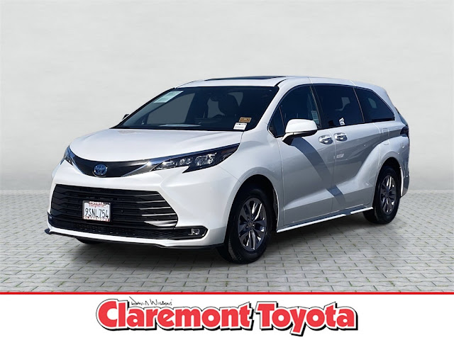 2025 Toyota Sienna XLE