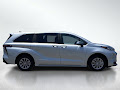 2025 Toyota Sienna LE