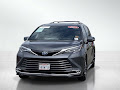 2025 Toyota Sienna Platinum
