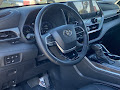 2025 Toyota Highlander Hybrid Platinum