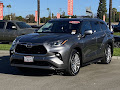 2025 Toyota Highlander Hybrid Platinum